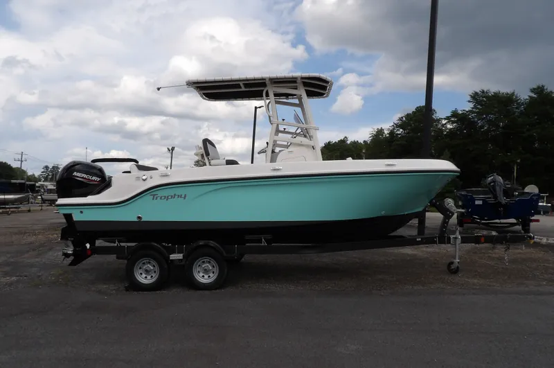 Slide: The Image of Bayliner Trophy T20CC 2022 - 1