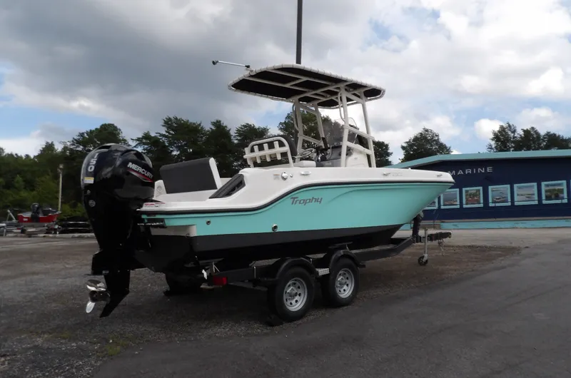 Slide: The Image of Bayliner Trophy T20CC 2022 - 2