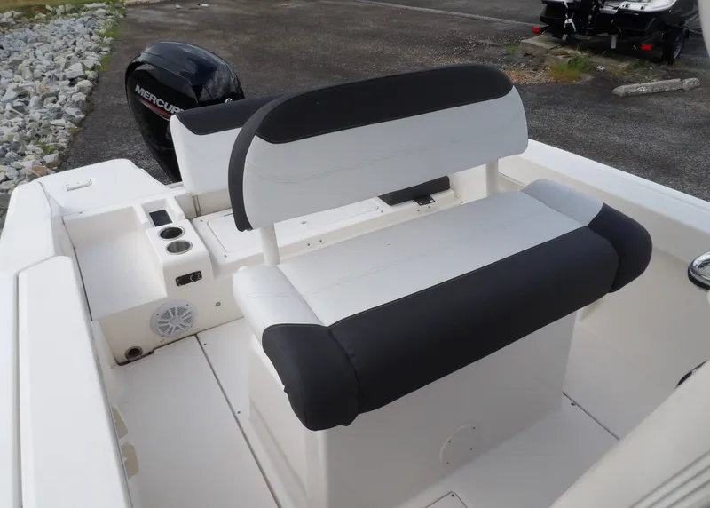 Slide: The Image of Bayliner Trophy T20CC 2022 - 6