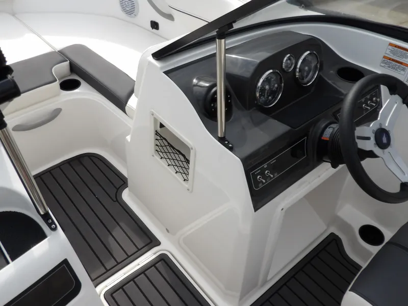 Slide: The Image of Bayliner VR4 Bowrider OB 2024 - 14