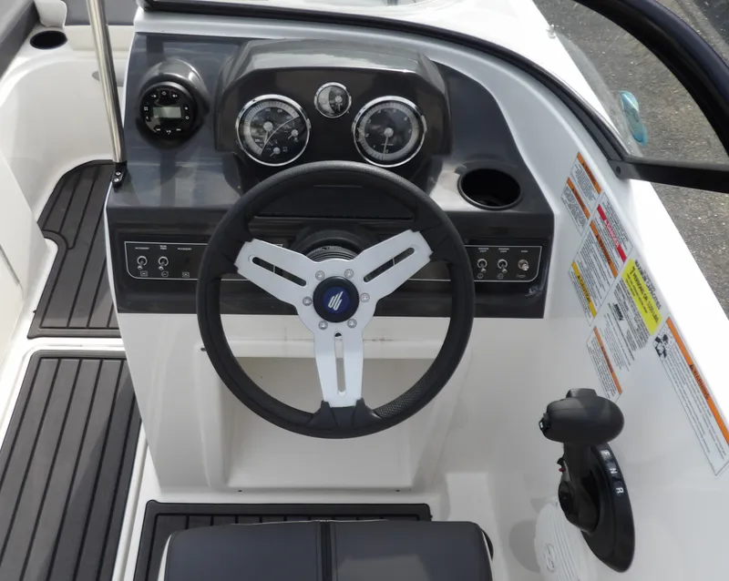 Slide: The Image of Bayliner VR4 Bowrider OB 2024 - 15