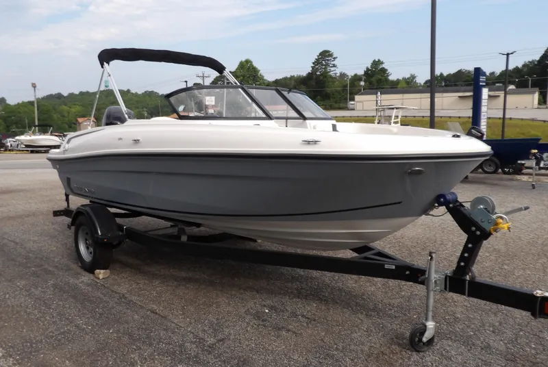 Slide: The Image of Bayliner VR4 Bowrider OB 2024 - 5