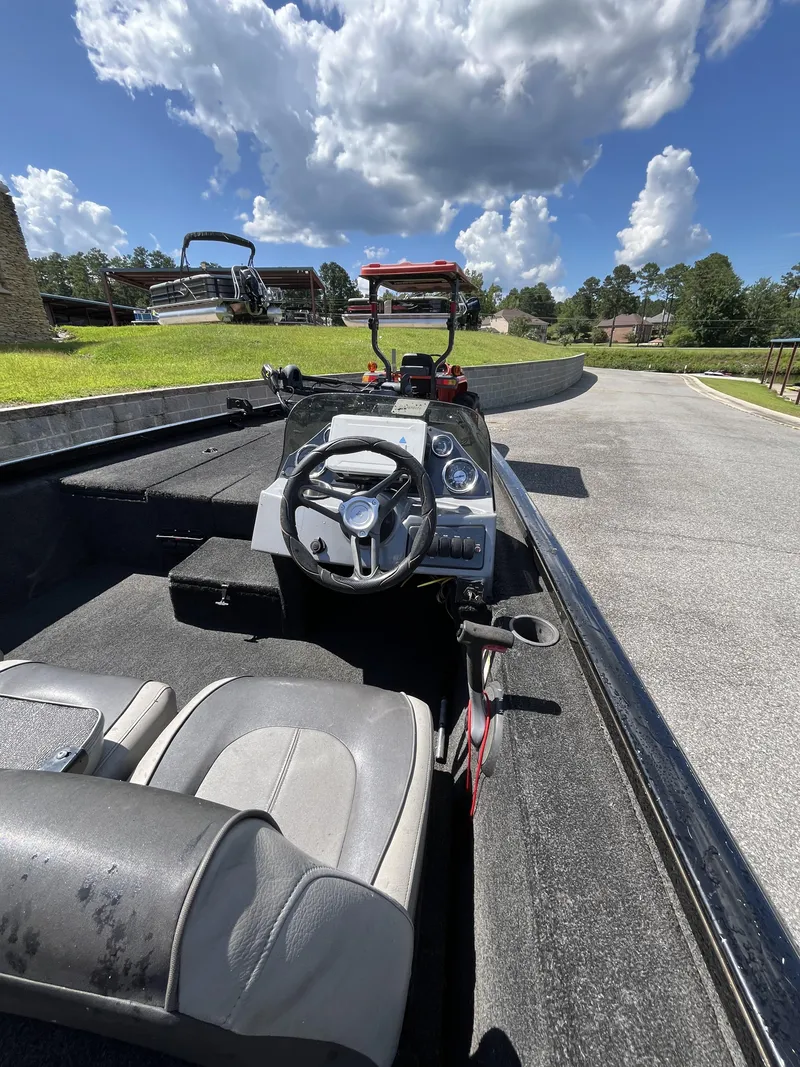 Slide: The Image of Crestliner VT 18 2016 - 5