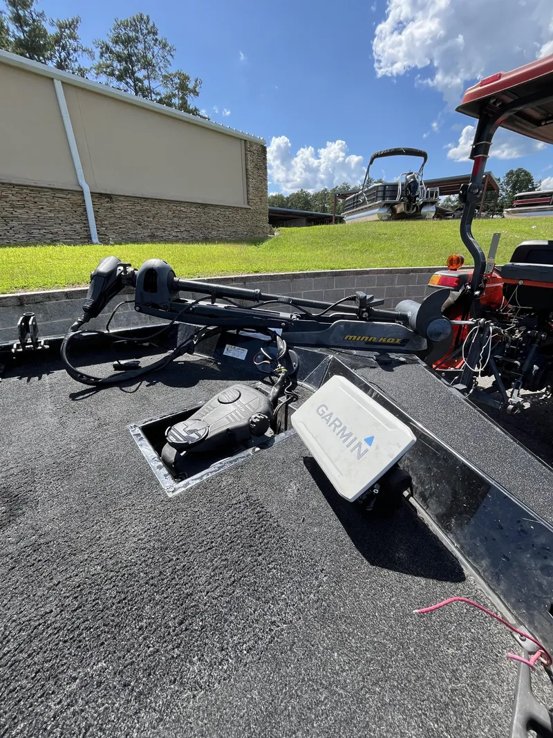 Slide: The Image of Crestliner VT 18 2016 - 7