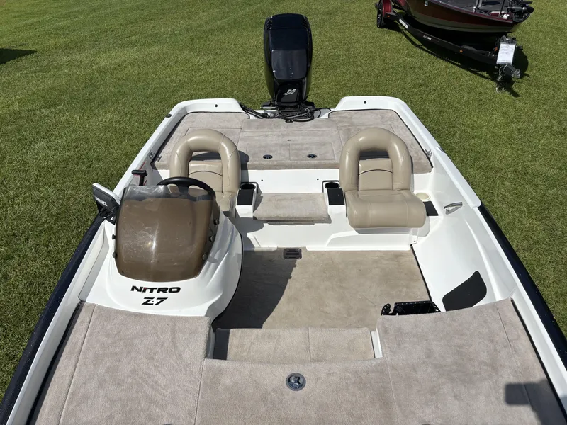 Slide: The Image of Nitro Z7 2009 - 15