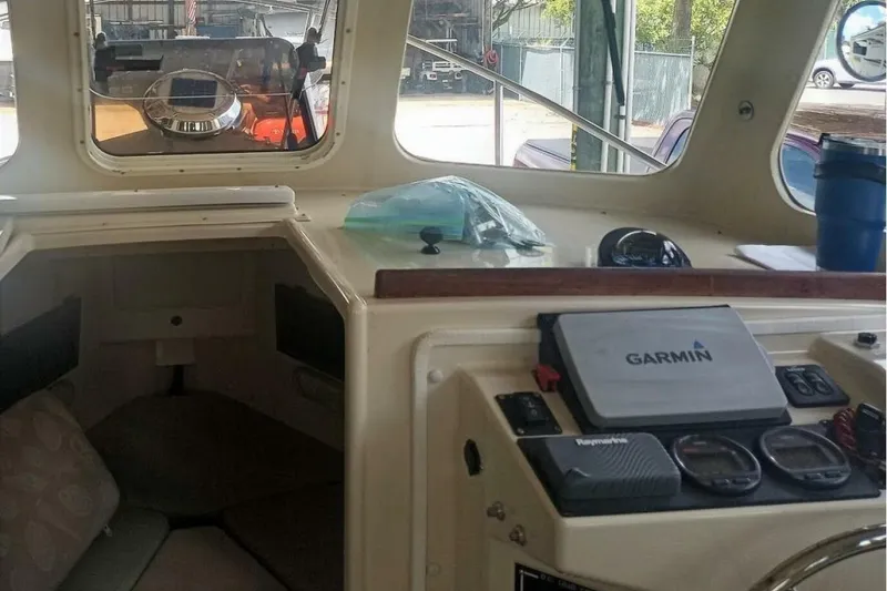 Slide: The Image of 2005 Rosborough RF-246 Sedan Cruiser interior with Garmin navigation system and cozy seating. - 50