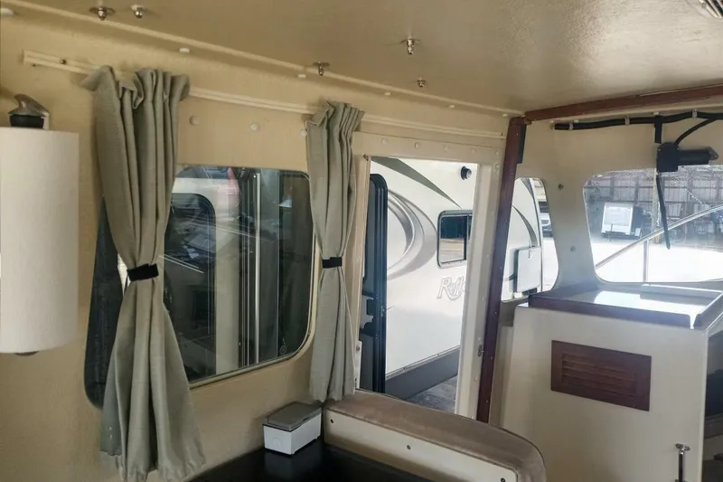 Slide: The Image of Interior of 2005 Rosborough RF-246 Sedan Cruiser with curtains and window view. - 51