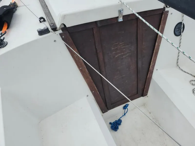 Slide: The Image of 1982 Starwind 19 sailboat cockpit with wooden hatch and ropes. - 26