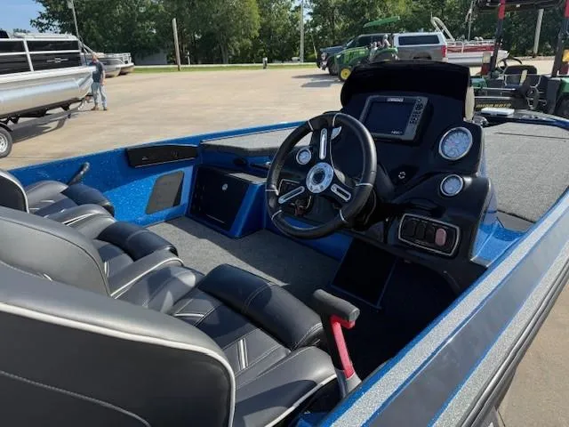 Slide: The Image of Nitro Z18 2018 - 10