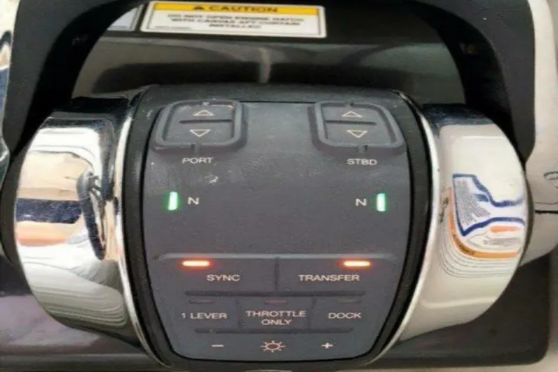 Slide: The Image of Compass on 2016 Sea Ray 350 Sundancer dashboard, close-up view. - 72