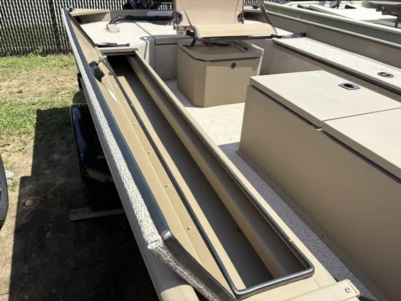 Slide: The Image of SeaArk 1652 Crappie 2024 - 13