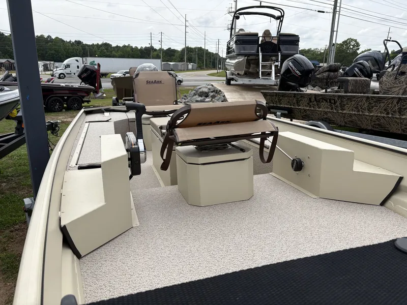 Slide: The Image of SeaArk 1652 Crappie 2025 - 5