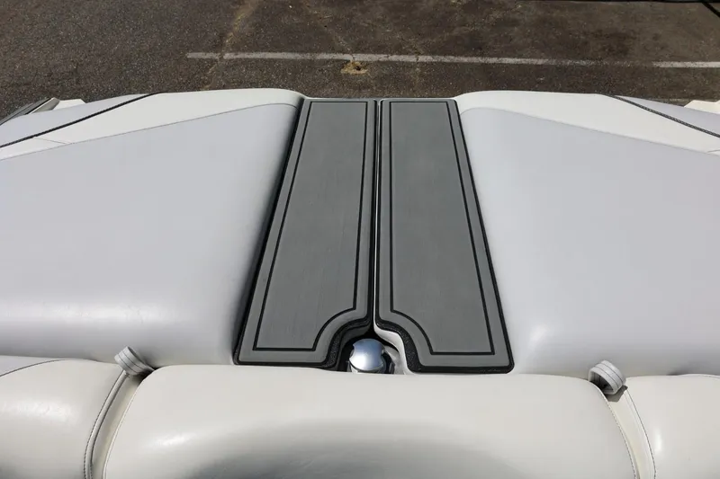 Slide: The Image of MB B52 23 2018 - 51