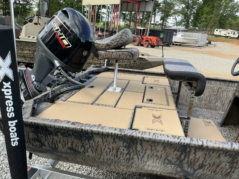 Slide: The Image of 2026 Xpress Xplorer Series XP20CC boat with Yamaha engine, camo design, and seating. - 6