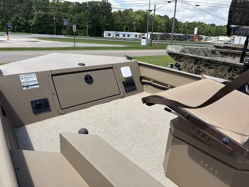 Slide: The Image of SeaArk 1652 Crappie 2024 - 6