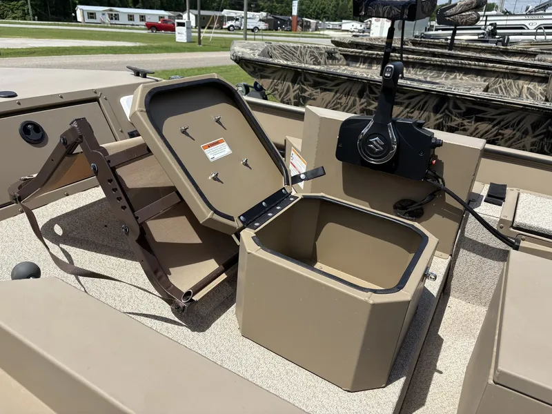 Slide: The Image of SeaArk 1652 Crappie 2024 - 8