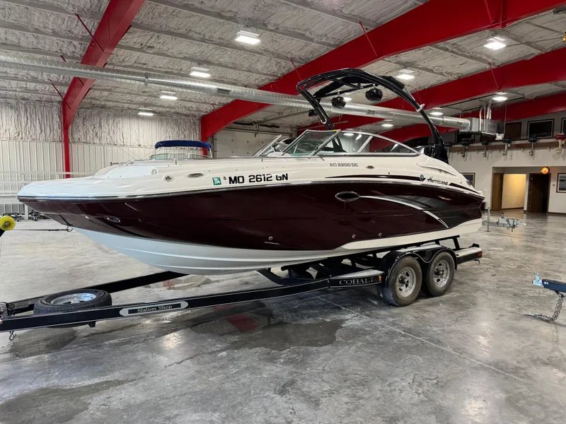 The Image of 2017 Hurricane SD 2200 DC boat on trailer in indoor storage facility. - 1