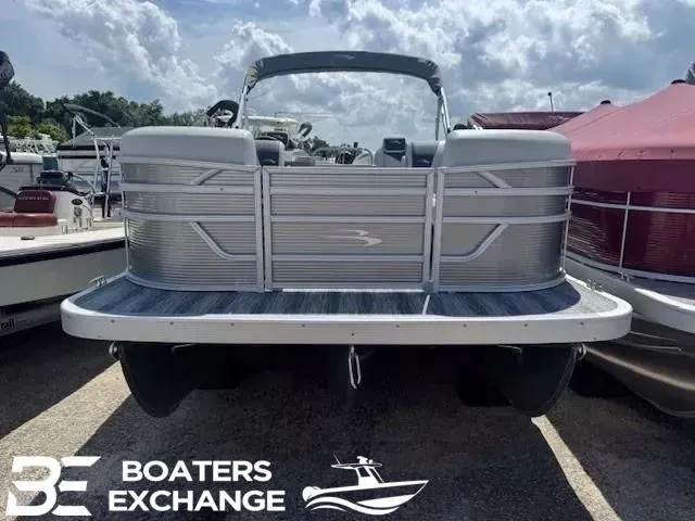 The Image of 2026 Bennington 20SSRSE pontoon boat at Boaters Exchange. - 1