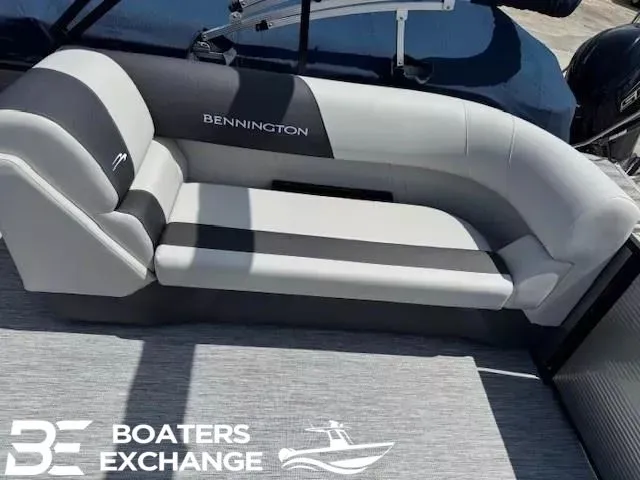 Slide: The Image of Bennington 22SSRSE 2026 pontoon boat seating, gray and black design. - 5