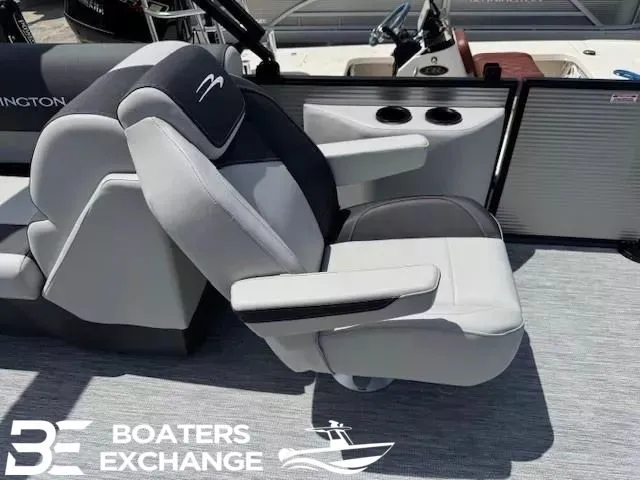 Slide: The Image of Luxurious seating in Bennington 22SSRSE pontoon boat, model year 2026. - 7