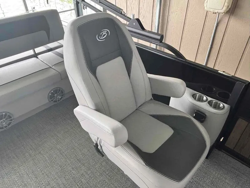 Slide: The Image of Barletta ARIA A22UC 2026 with Mercury outboard motor. - 5