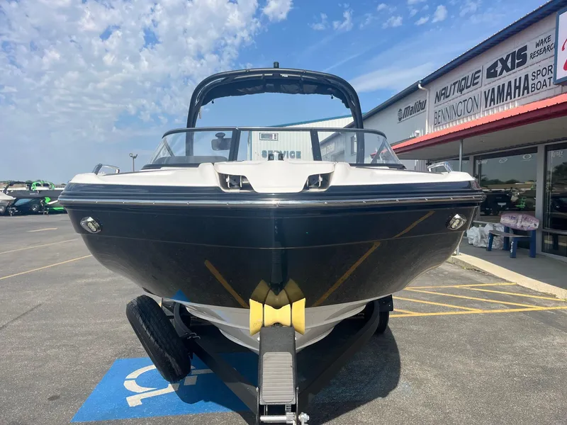 Slide: The Image of Yamaha 212S 2020 - 10