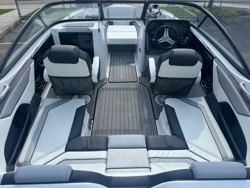 Slide: The Image of Yamaha 212S 2020 - 18