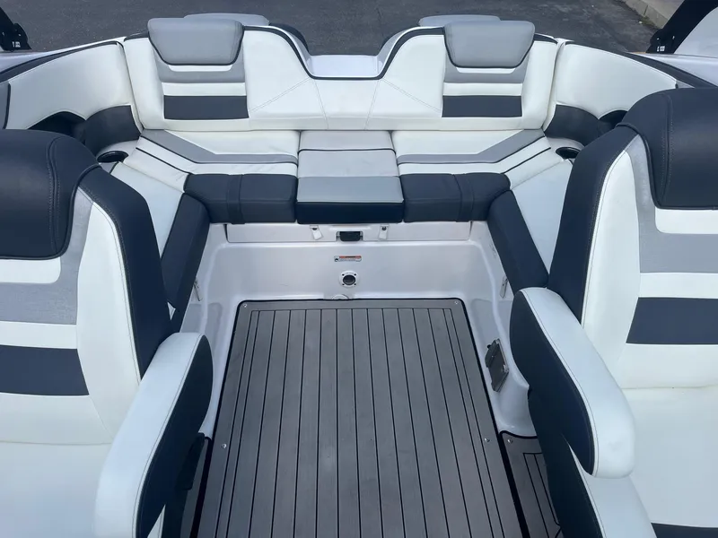 Slide: The Image of Yamaha 212S 2020 - 19