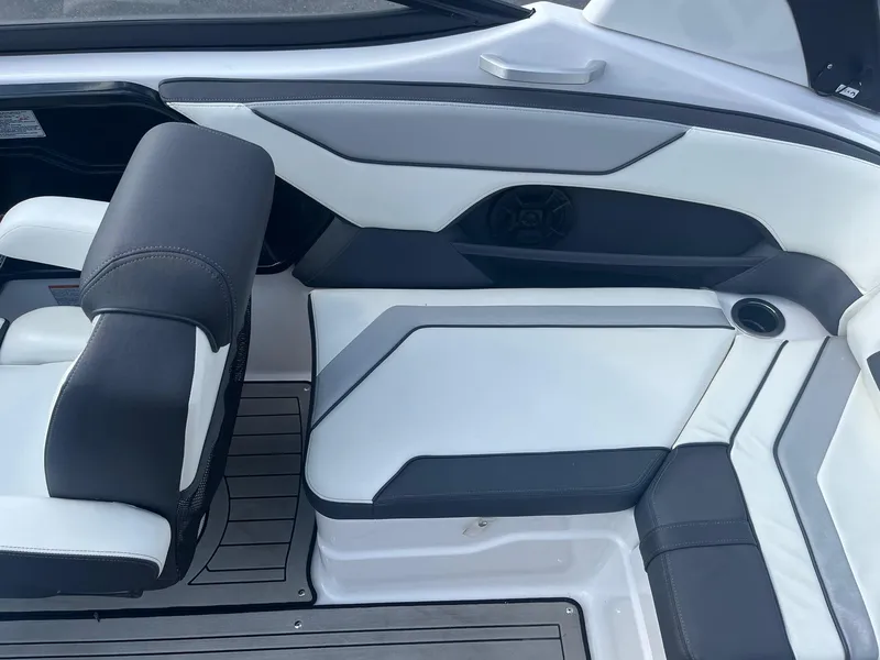 Slide: The Image of Yamaha 212S 2020 - 20