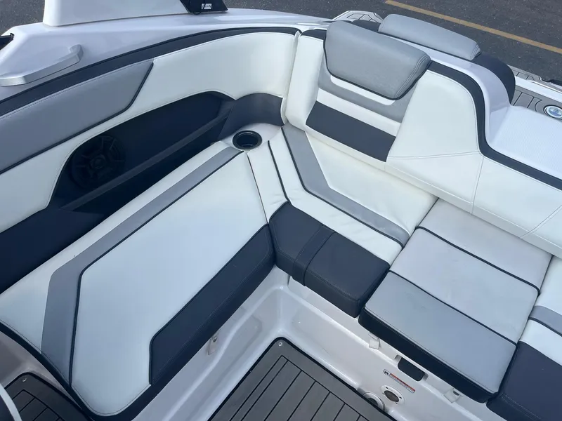 Slide: The Image of Yamaha 212S 2020 - 21