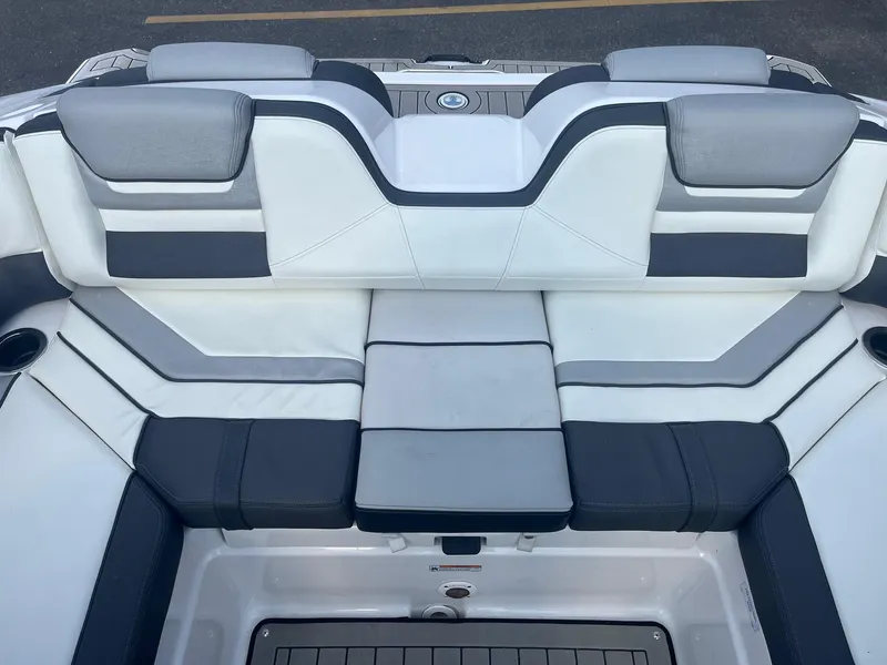 Slide: The Image of Yamaha 212S 2020 - 22