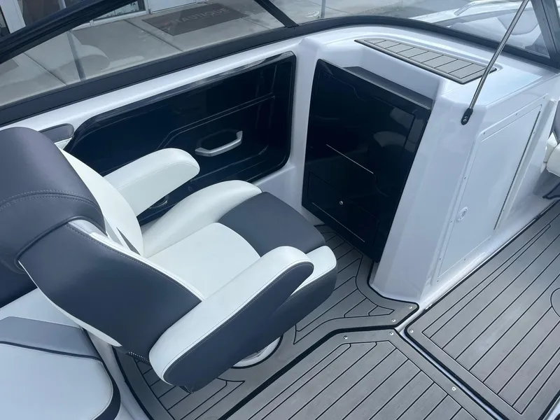 Slide: The Image of Yamaha 212S 2020 - 25