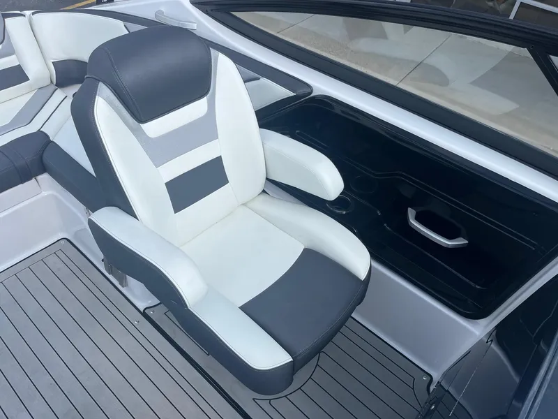 Slide: The Image of Yamaha 212S 2020 - 26