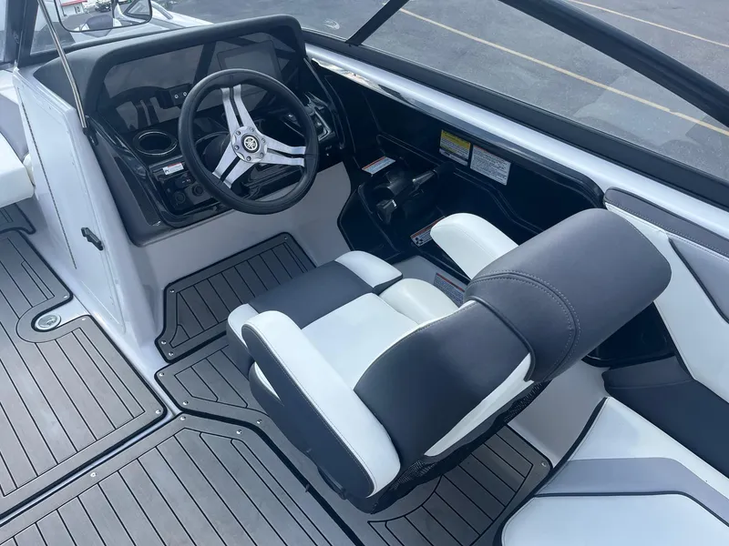 Slide: The Image of Yamaha 212S 2020 - 27