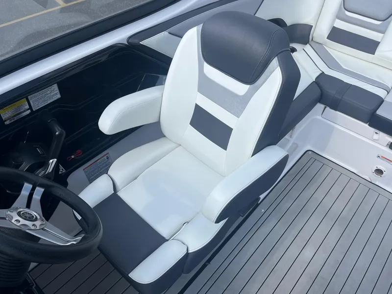 Slide: The Image of Yamaha 212S 2020 - 28