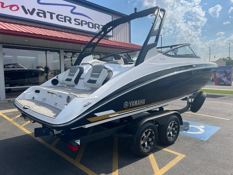 Slide: The Image of Yamaha 212S 2020 - 3