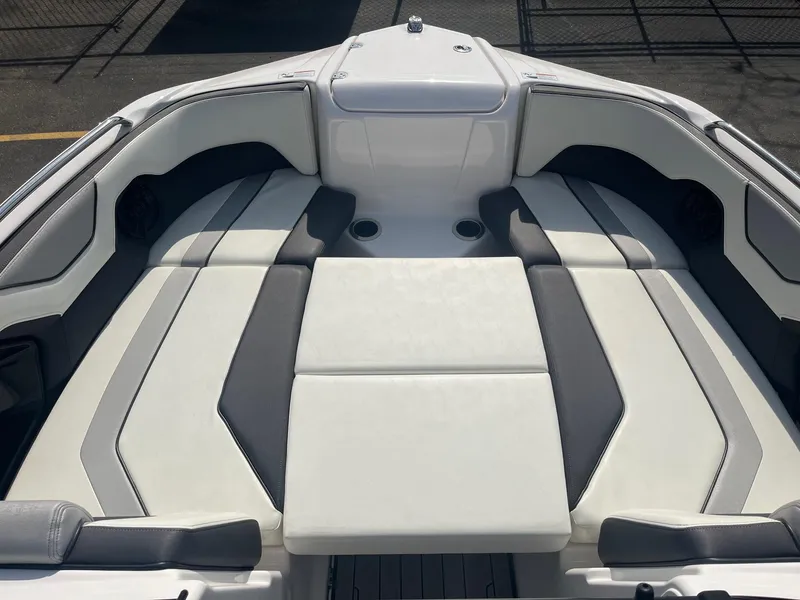 Slide: The Image of Yamaha 212S 2020 - 31