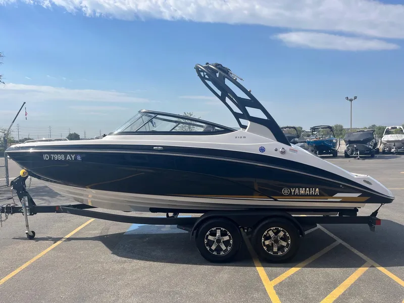 Slide: The Image of Yamaha 212S 2020 - 8