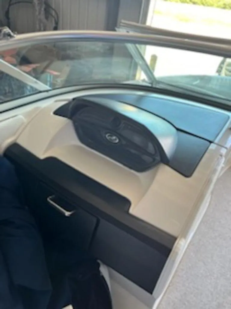 Slide: The Image of Sea Ray 250 SLX 2008 - 8