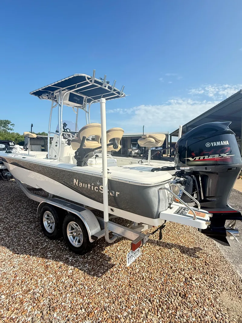 Slide: The Image of NauticStar 227 XTS BAY 2019 - 10