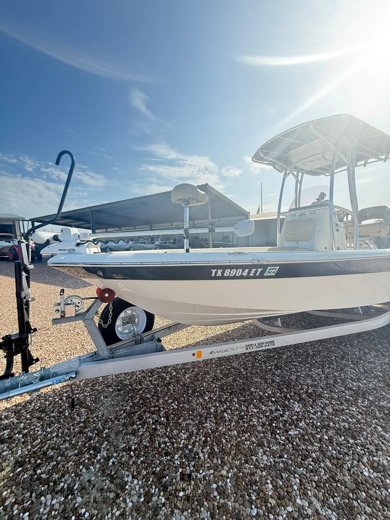 Slide: The Image of NauticStar 227 XTS BAY 2019 - 17