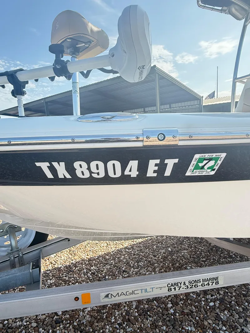 Slide: The Image of NauticStar 227 XTS BAY 2019 - 18