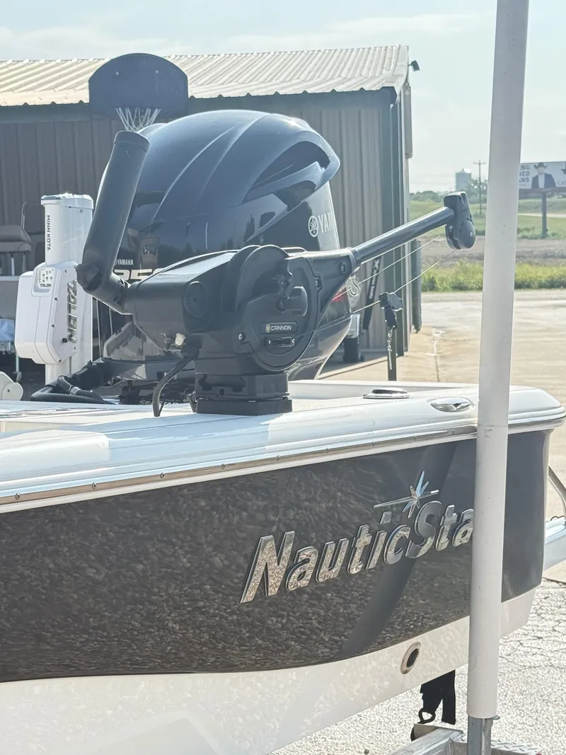 Slide: The Image of NauticStar 227 XTS BAY 2019 - 23