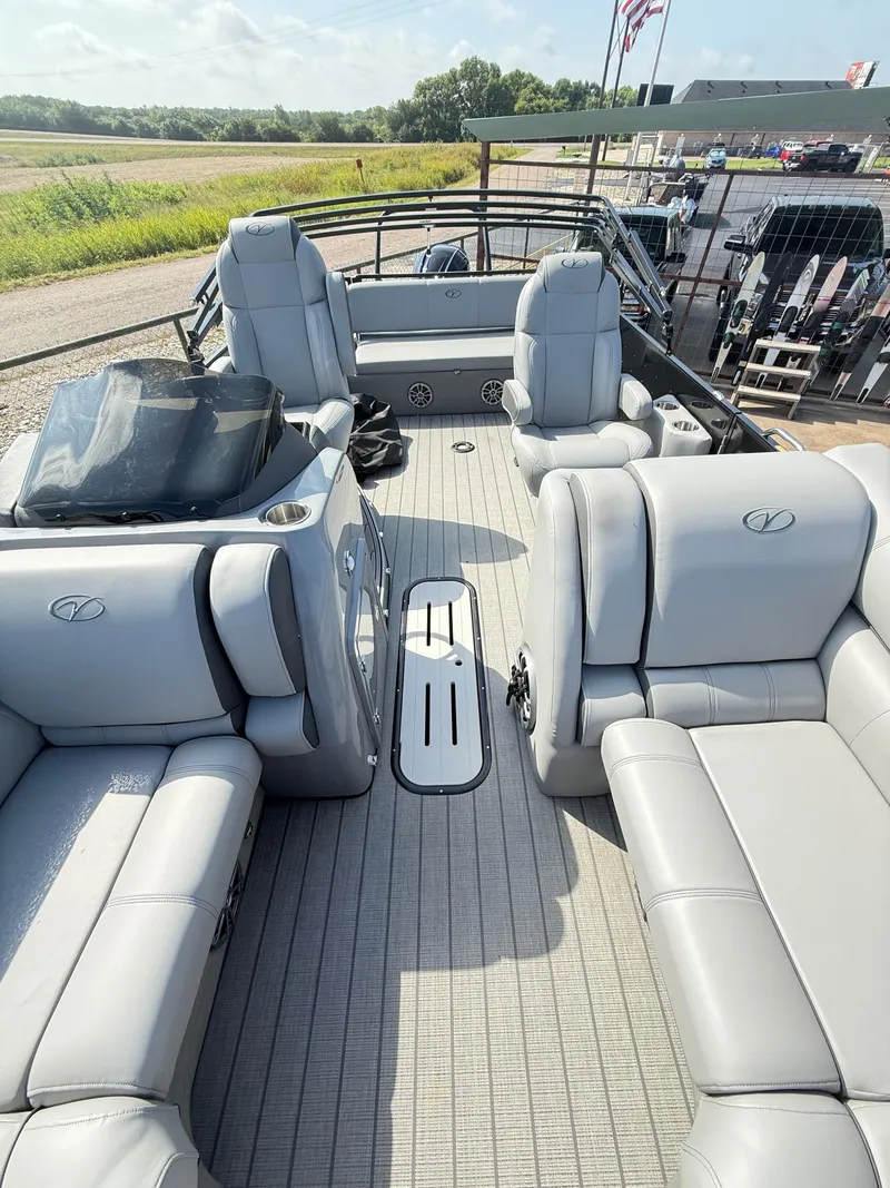 Slide: The Image of Veranda VTX22VLC 2023 - 16