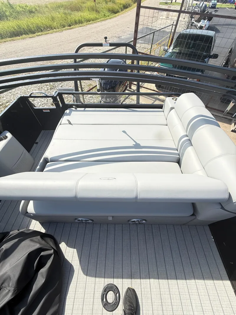 Slide: The Image of Veranda VTX22VLC 2023 - 24