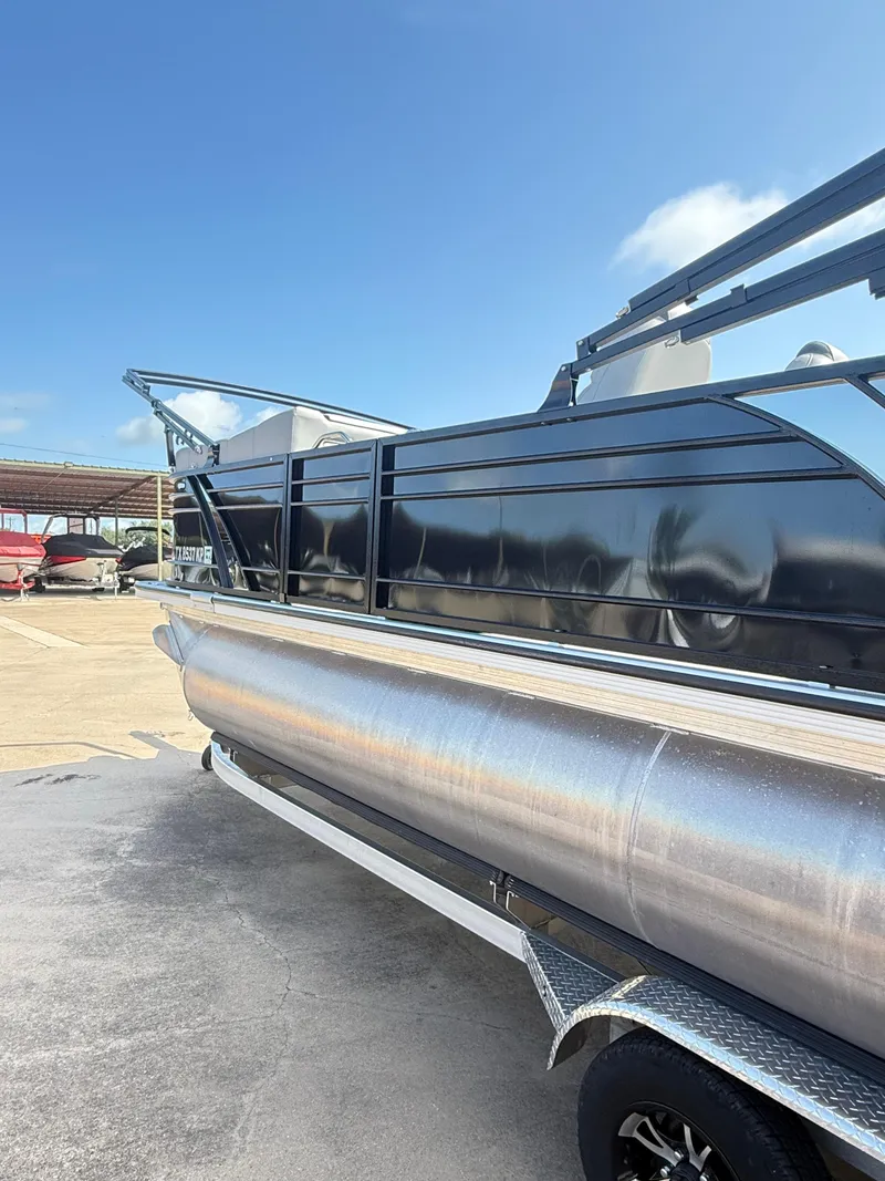 Slide: The Image of Veranda VTX22VLC 2023 - 6