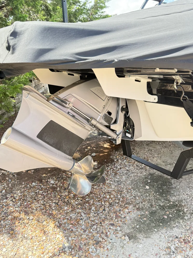 Slide: The Image of Chaparral 21 Surf 2022 - 6