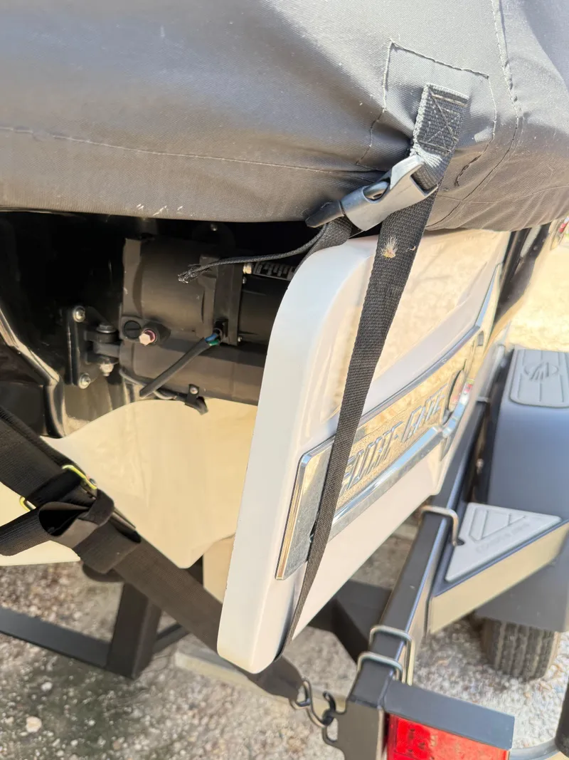 Slide: The Image of Chaparral 21 Surf 2022 - 7