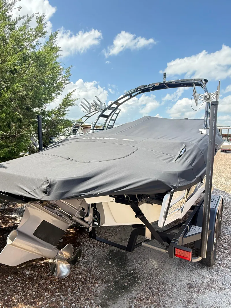 Slide: The Image of Chaparral 21 Surf 2022 - 9