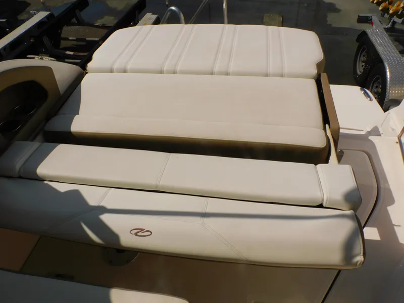 Slide: The Image of Regal 28 Express 2016 - 20